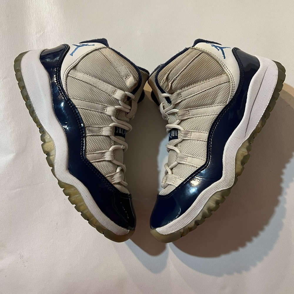 Air Jordan 11 Retro UNC Win Like 82 (Preschool) Size 2Y 378039-123